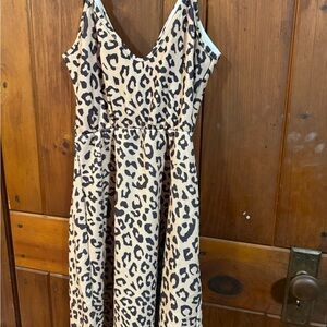 Chic Leopard Print Midi Dress